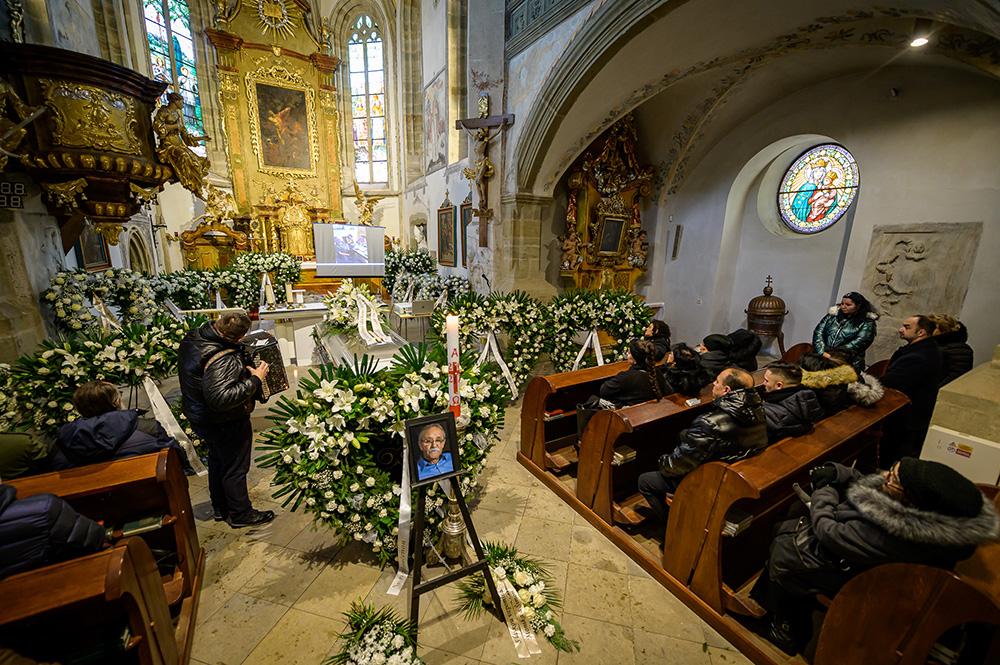 On Saturday, 17 December 2022, final respects were paid to the late Romani activist Čeněk Růžička. (PHOTO: Petr Zewlakk Vrabec)