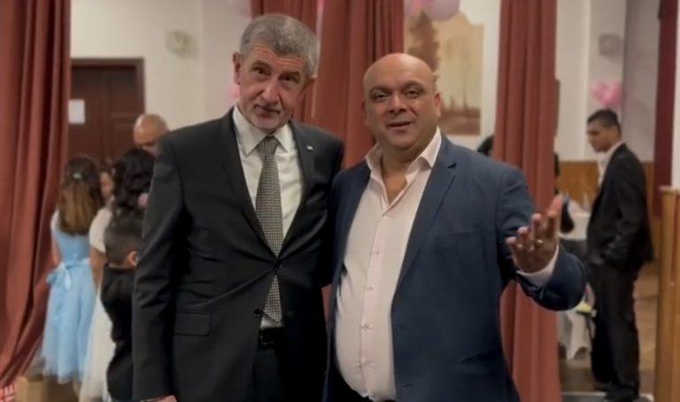 Andrej Babiš a hudebník Milan Kroka 21. 1. 2023 na romské rodinné oslavě před druhým kolem prezidentských voleb (FOTO: repro video TikTok Milana Kroky)