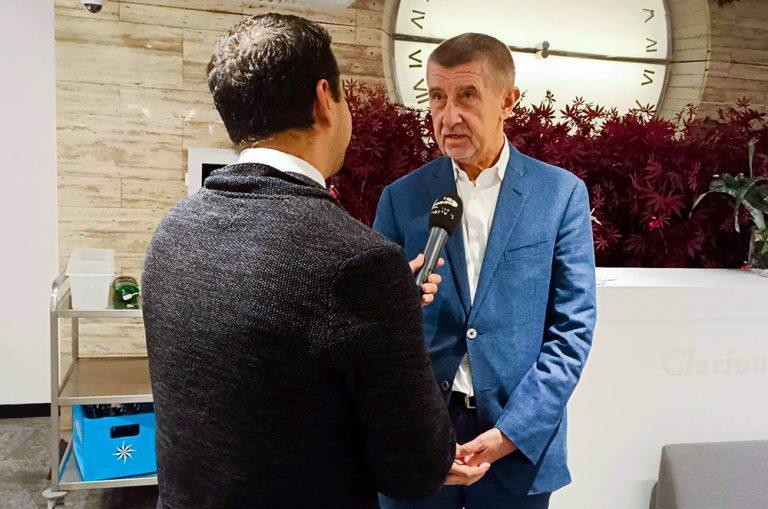 Andrej Babiš s Richardem Samkem během rozhovoru pro ROMEA TV (FOTO: František Bikár)