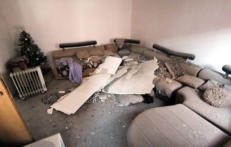 Zřícený strop v nájemním bytě v Předlicích (FOTO: Miroslav Brož)