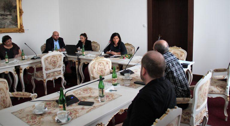 Ve čtvrtek 16. 2. 2023 se zmocněnkyně vlády pro záležitosti romské menšiny sešla se zástupci zastřešující organizace RomanoNet (FOTO: Úřad Vlády ČR)