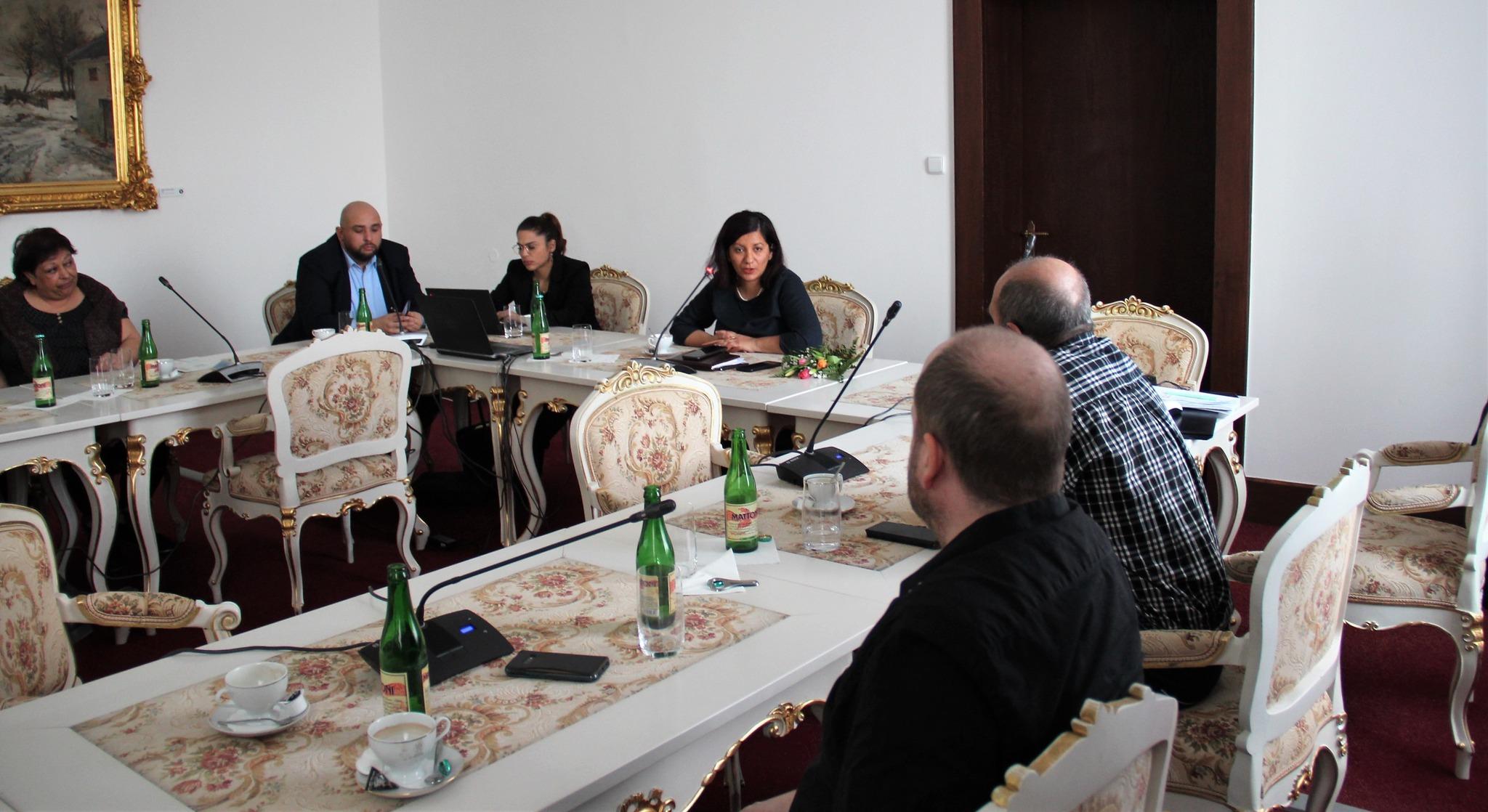 Ve čtvrtek 16. 2. 2023 se zmocněnkyně vlády pro záležitosti romské menšiny sešla se zástupci zastřešující organizace RomanoNet (FOTO: Úřad Vlády ČR)