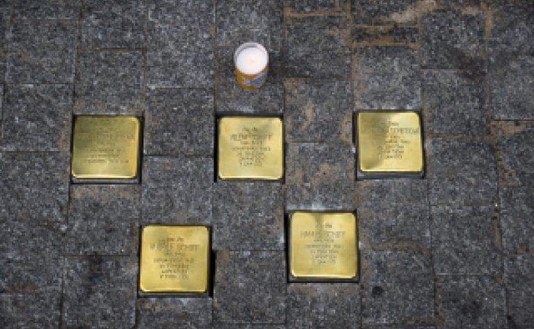 Kameny zmizelých od 26. 1. ledna 2023 dneška připomínají v Ústí nad Labem osud osmi Židů (FOTO: město Ústí nad Labem)