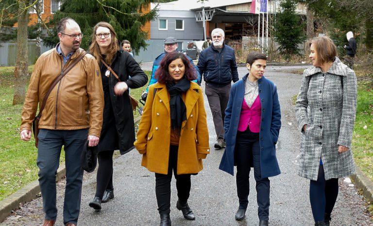 Czech Government Commissioner for Romani Minority Affairs Lucie Fuková (second from left) and vice-president of the Chamber of Deputies Olga Richterová (second from right) visited the socially excluded locality of Borek in Česká Třebová on 15 March 2023. (PHOTO: Facebook page of Lucie Fuková)