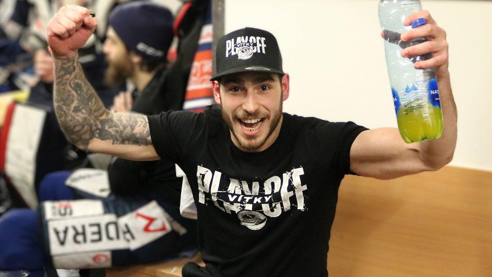 Kapitán Vítkovic Dominik Lakatoš po vítězném šestém utkání s Kometou Brno. (FOTO: Facebook HC Vítkovice Ridera)
