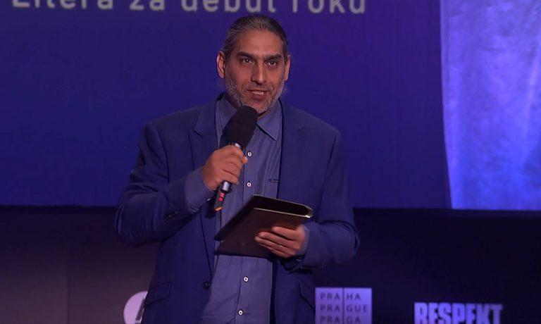 Patrik Banga receiving the Magnesia Litera award for Debut of the Year, 17 April 2023. (PHOTO: ČT Art)