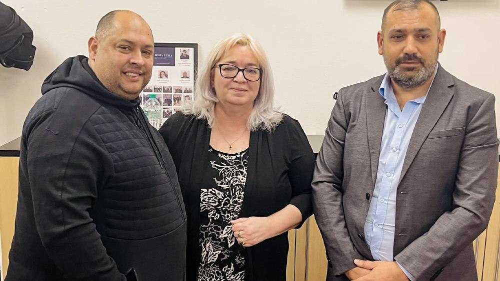 Romani musician Bartloměj Girga (left), Czech Senator Jana Zwyrtek Hamplová (middle), and the chair of the Roma Luma political party, Marco Cavali (right), 3 April 2023. (PHOTO: Facebook fan page of Jana Zwyrtek Hamplová)