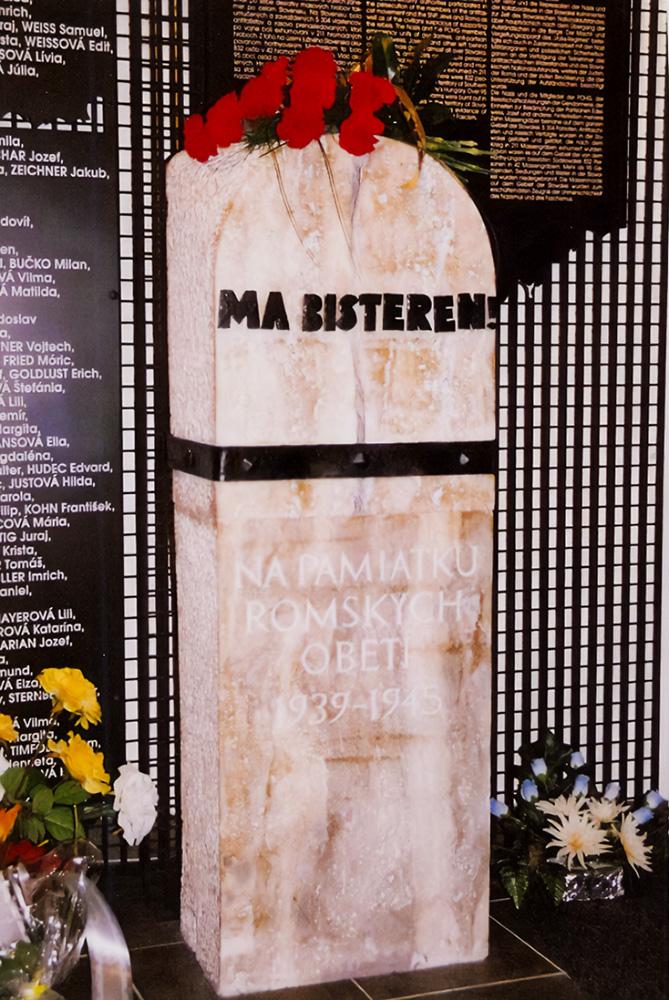 Symbolický památník připomínající romské oběti v Nemecké (FOTO: Arne Mann)