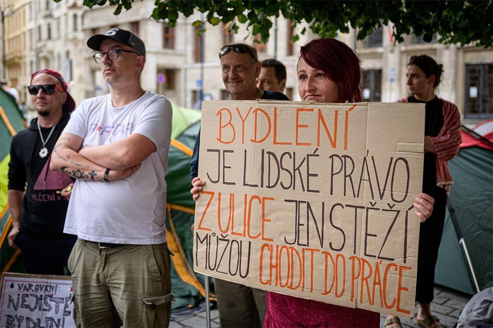 Demonstrace proti novým pravidlům pro přidělování městských nájemních bytů v Praze, 3. 9. 2023 (FOTO: Petr Zewlakk Vrabec)