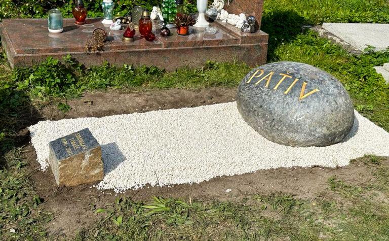 Náhrobek na hřbitově v Teplicích u hrobu Stanislava Tomáše (FOTO: Mikuláš Vymětal)