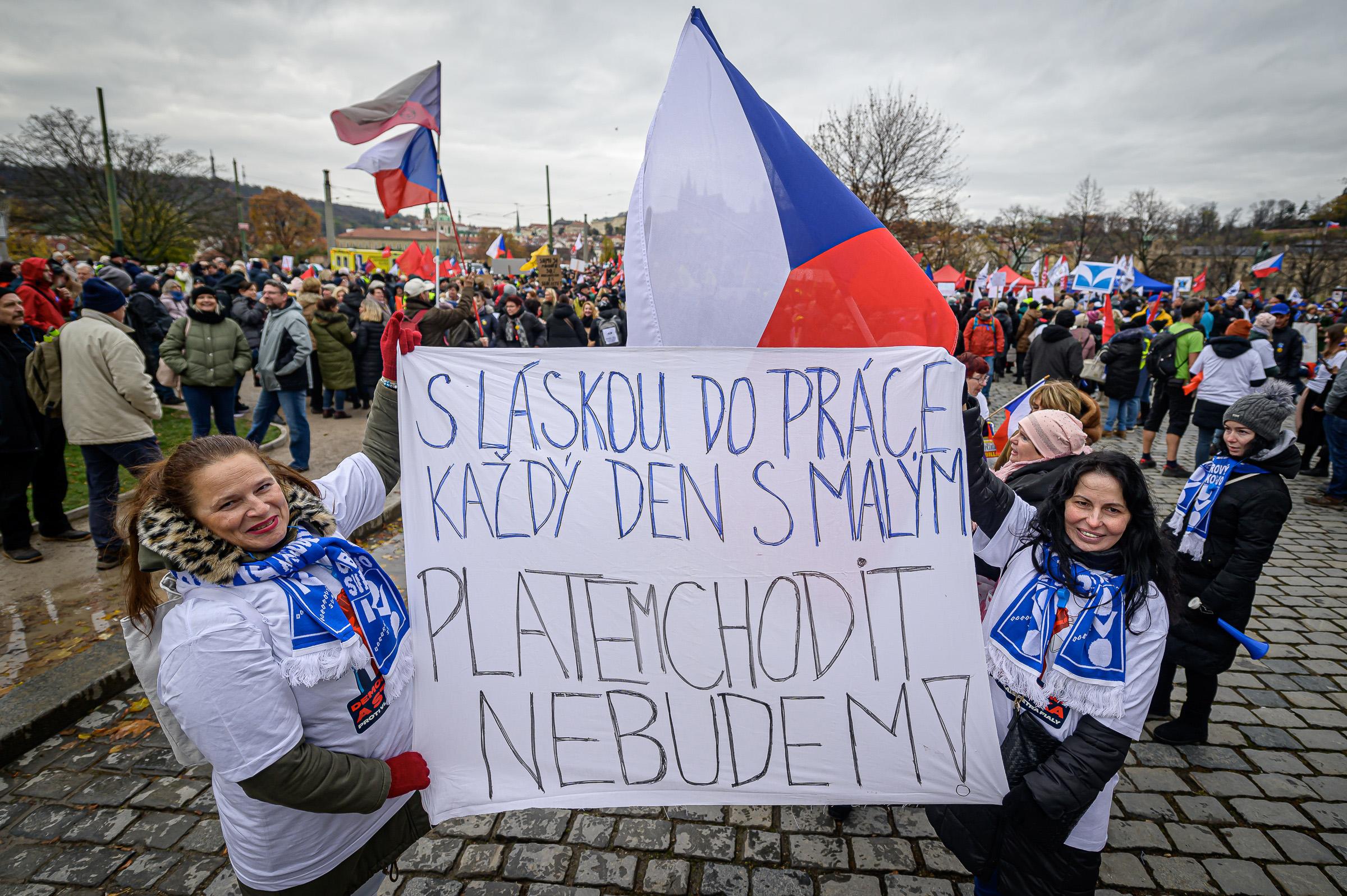 Protestní pochod odborů proti vládnímu konsolidačnímu balíčku, 27. listopadu 2023, Praha. (FOTO: Petr Zewlakk Vrabec)