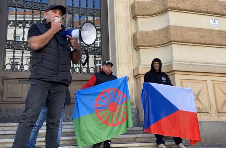 Jan Červeňákj během projevu na demonstraci proti rozhodnutí soudu v kauze smrti mladého Roma v Brně, 24- 3. 2024 (FOTO: Richard Samko)