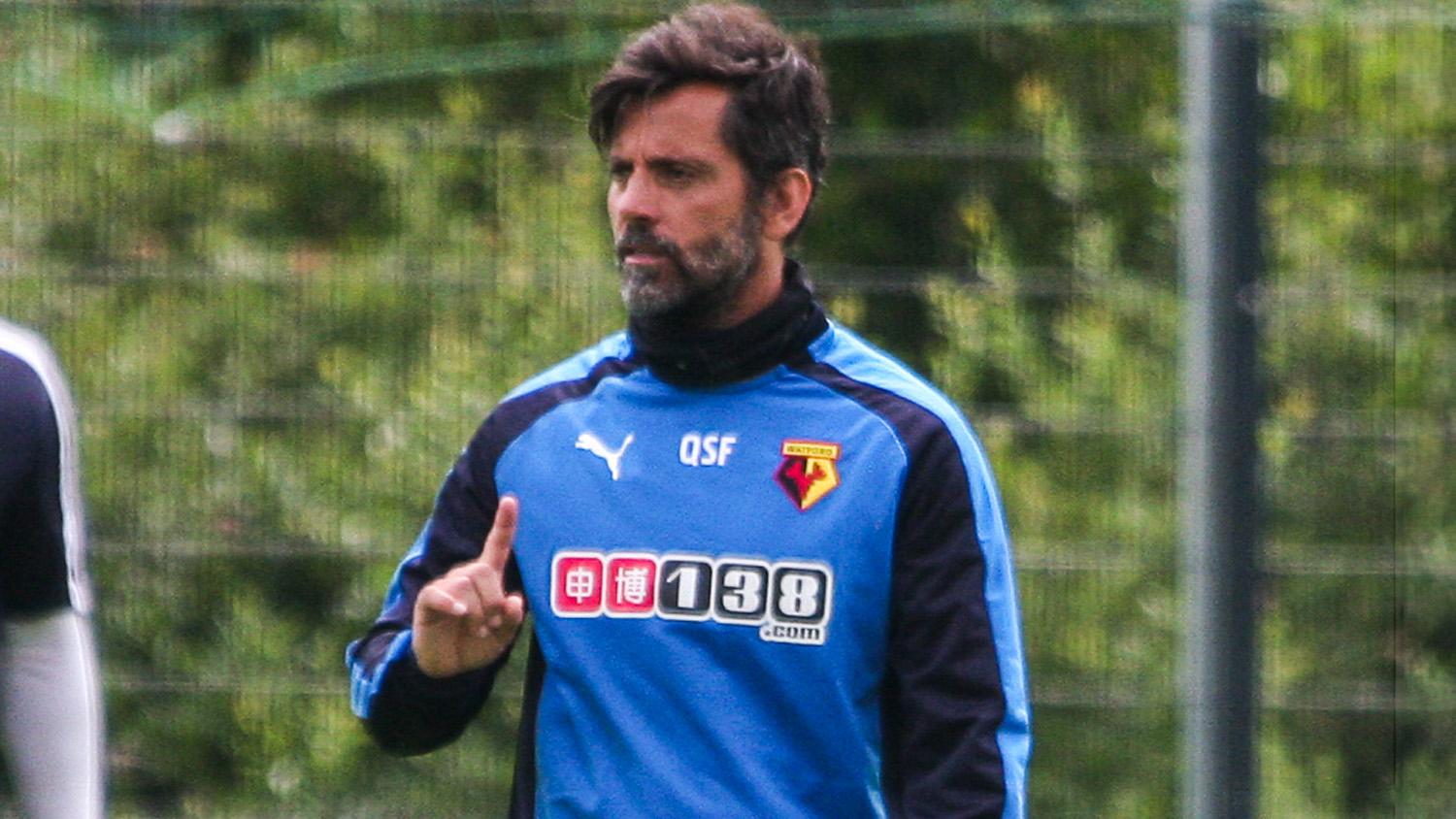 Quique Sánchez Flores na snímku z roku 2015, kdy trénoval an¨glický tým