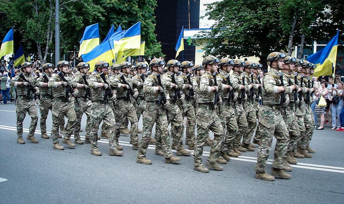 Jednotka Azov na přehlídce v Mariupolu, 2021 (FOTO: Wikimedia Commons, Wanderer777)