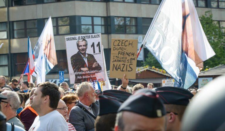 Protest proti SPD Tomia Okamury na Václavském náměstí, 25. 4. 2019 (FOTO: Petr Zewlakk Vrabec)