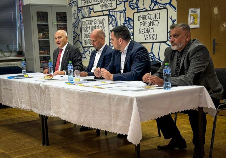 Europoslanec Tomáš Zdechovský uspořádal kulatý stůl na téma zaměstnávání Romů v Moravskoslezském kraji, 13. 9. 2024 (FOTO: Nicola Raúl)
