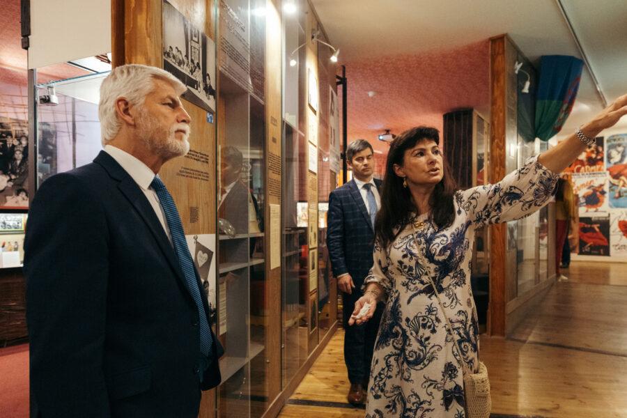 Návštěva prezidenta republiky Petra Pavla ve stálé expozici Muzea romské kultury. (FOTO: Gabriela Eliáš, Muzeum romské kultury, státní příspěvková organizace)