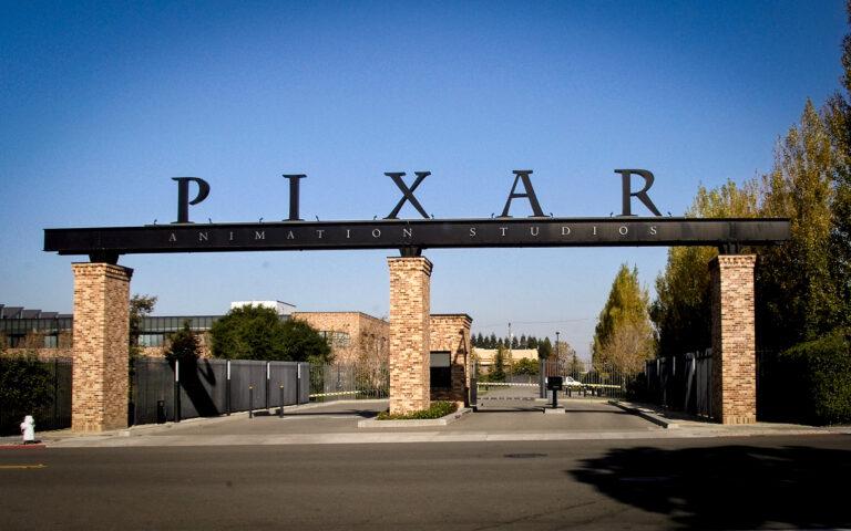 Vchod do studia Pixar v Emeryville v Kalifornii (FOTO: Wikimedia Commons, Coolcaesar)