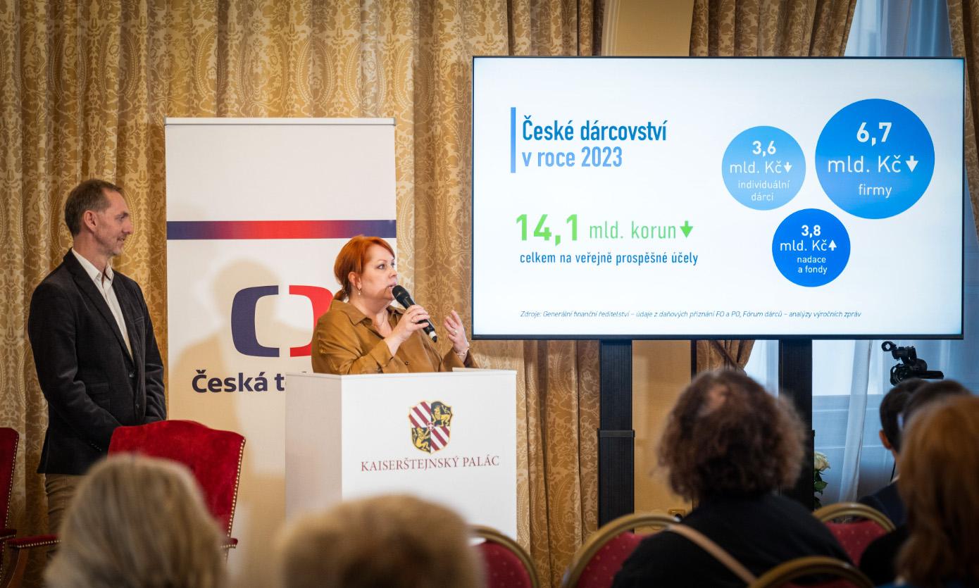 Klára Šplíchalová, výkonná ředitelka Fóra dárců na Dárcovském summitu, 26. 11. 2024 (FOTO: Fórum dárců)