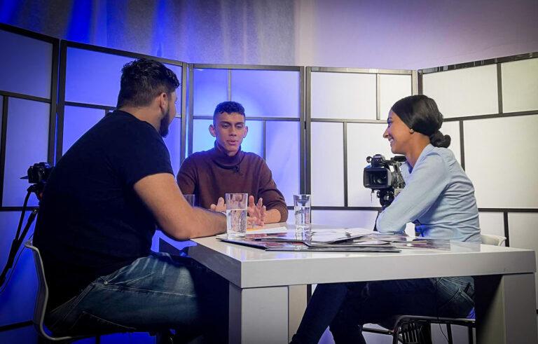 Zpěvák Pavel Ferenc v DS Castu s Denym a Sárou (FOTO: Lukáš Cirok)