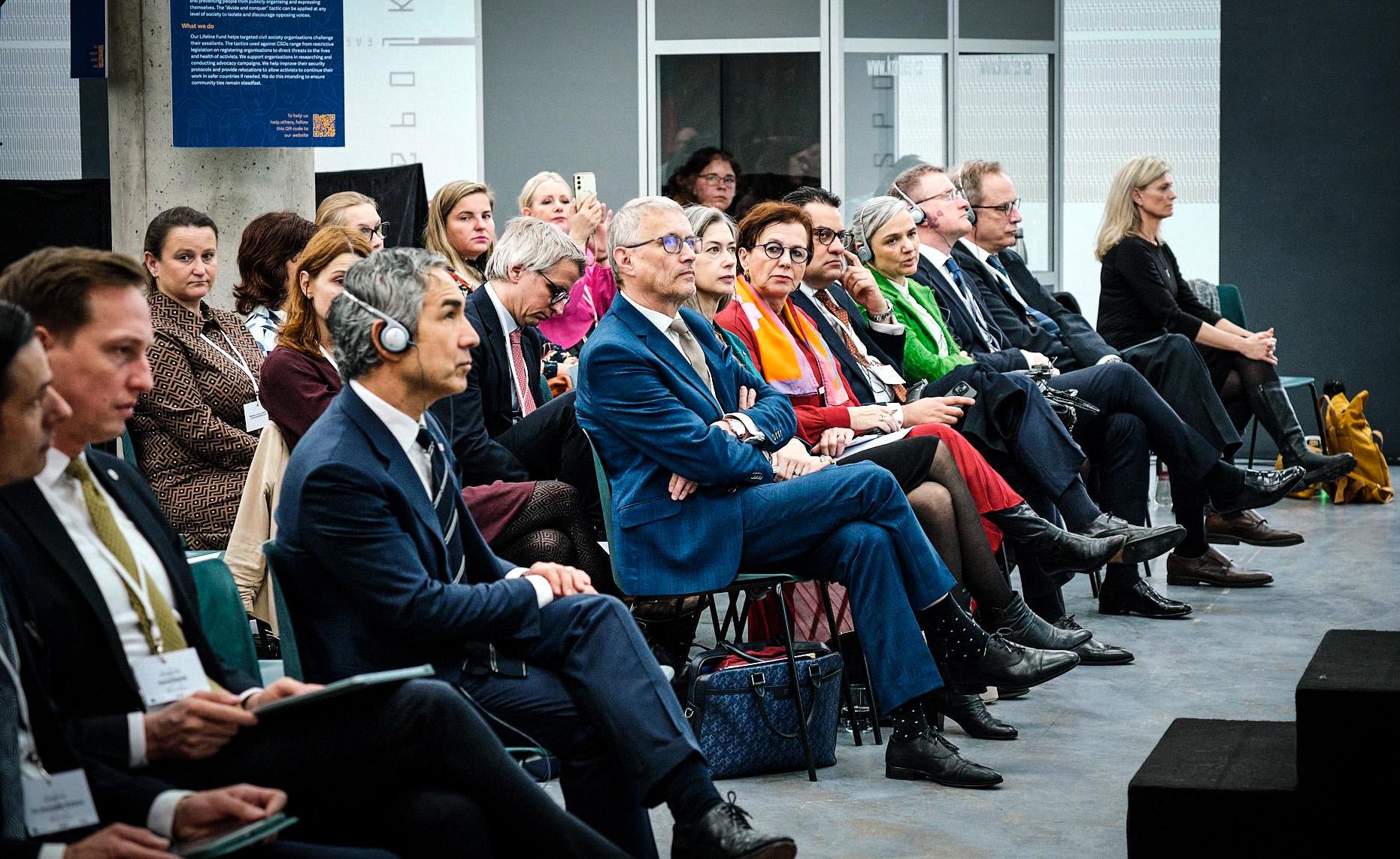 Ministr pro evropské záležitosti Martin Dvořák (uprostřed) na konferenci Lidská práva a Česko, 10. prosince 2024 (FOTO: Úřad Vlády ČR)