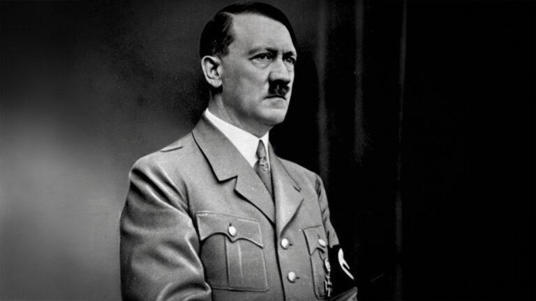 Adolf Hitler (FOTO: Bundesarchiv, Bild 183-S33882 / Unknown / CC-BY-SA 3.0)