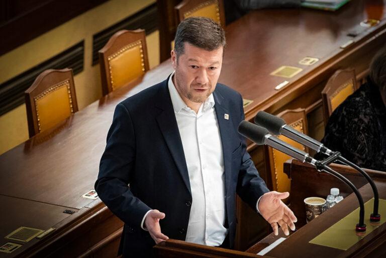 Tomio Okamura v Poslanecké sněmovně (FOTO: LADISLAV KŘIVAN / MFDNES + LN / Profimedia)