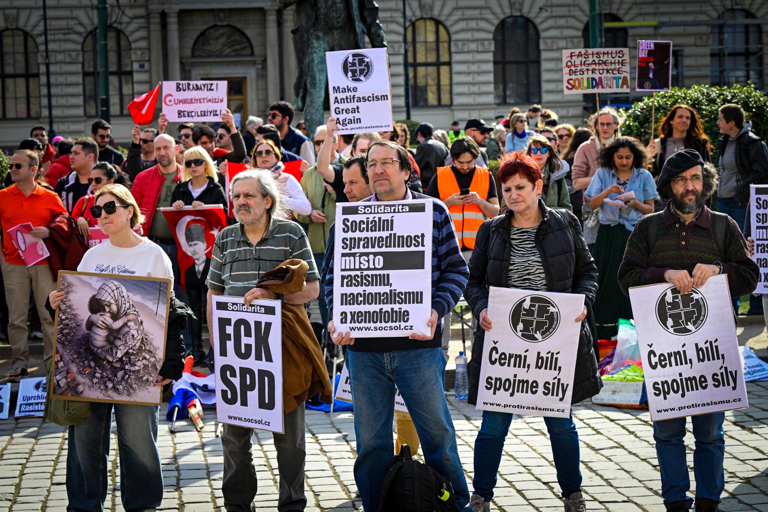 Demonstrace proti vzestupu krajní pravice, kterou pořádala iniciativa Společně proti rasismu a fašismu, 22. března 2025, Praha. (FOTO: ČTK / Šimánek Vít)