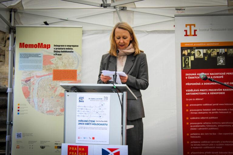 Veřejného čtení jmen obětí holocaustu - Jom ha-šoa v Praze, 24. 4. 2025 (FOTO: Institut Terezínské iniciativy)