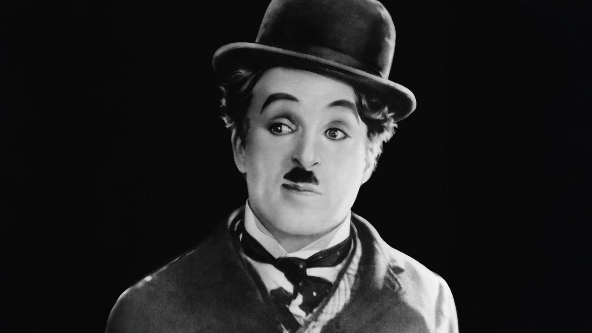 Sir Charles Spencer Charlie Chaplin, KBE (16. dubna 1889 – 25. prosince 1977), britský komik, filmový režisér a skladatel, nejvíce proslulý svou tvorbou v éře němého filmu (FOTO: Tom McKinnon, Attribution-ShareAlike 2.0 Generic)