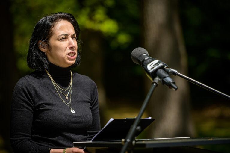 Jana Kokyová během pietního aktu v Letech u Písku, 11. 5. 2025 (FOTO: Lukáš Cirok)