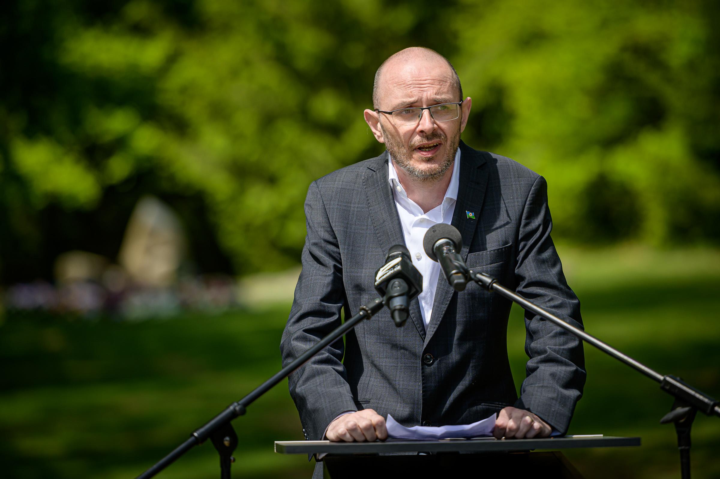 Miroslav Brož během pietního aktu v Letech u Písku, 11. 5. 2025 (FOTO: Petr Zewlakk Vrabec)