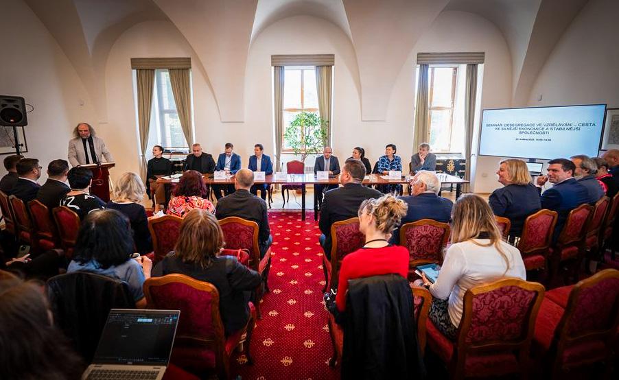 Veřejné slyšení výboru Společenské a hospodářské dopady (de)segregace ve vzdělávání v ČR, 23. 5. 2025 (FOTO: Senát Parlamentu ČR)