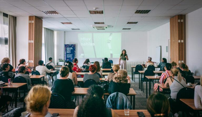 Konference Mluv nahlas o domácím násilí v romské komunitě proběhla v rámci festivalu Khamoro, 31. 5. 2025 (FOTO: se svolením Slovo 21,organizátora festivalu)