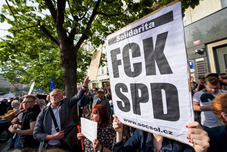 Protest proti SPD Tomia Okamury na Václavském náměstí, 25. 4. 2019 (FOTO: Petr Zewlakk Vrabec)