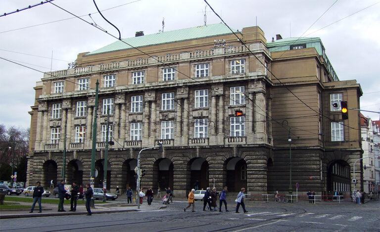 Filozofická fakulta Univerzity Karlovy v Praze (FOTO: Wikimedia Commons)