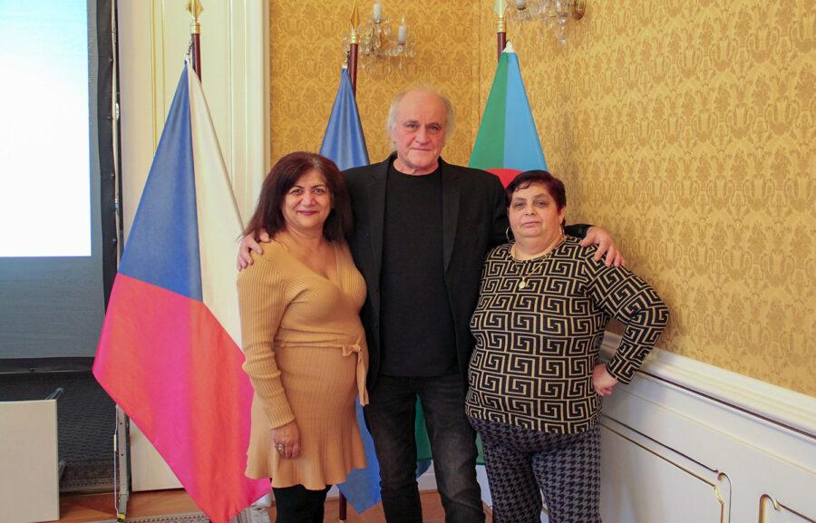 Elena Gorolová, Michael Kocáb a Nataša Botošová na strategickém setkání k odškodňování obětí protiprávních sterilizací, 7. 12. 2023 (FOTO: Anna Kociánová)