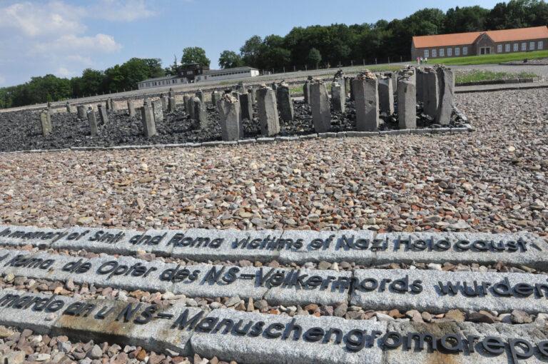 Památník zavražděným Romům a Sintům v Buchenwaldu (FOTO: Joakim Lewin, CC BY-NC-SA 2.0 DEED)