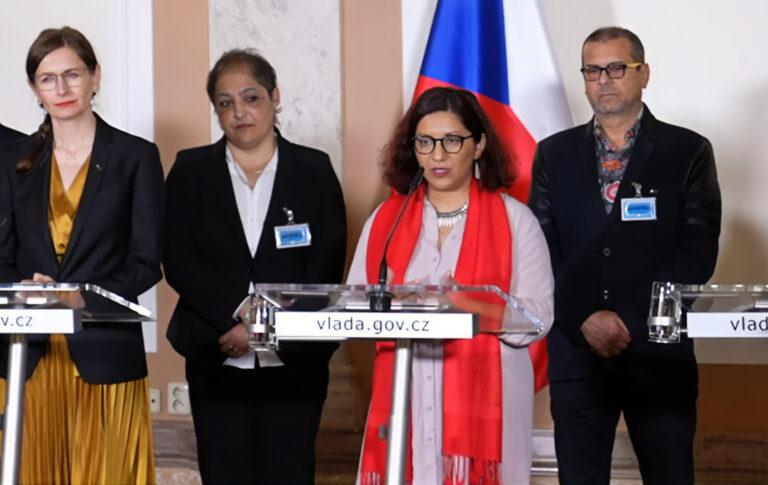 Vládní zmocněnkyně pro záležitosti romské menšiny Lucie Fuková na tiskové konferenci po zasedání vlády, 10. 4. 2024 (FOTO: Lukáš Cirok)