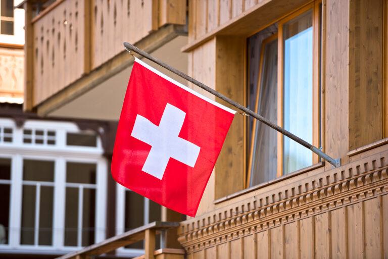 Vlajka Švýcarska (FOTO: Envato Elements)
