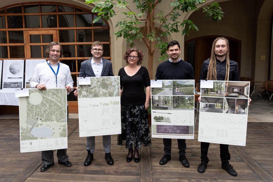 Vítězný návrh - Vyhlášení výsledků krajinářsko-architektonické soutěže na nový památník v Letech u Písku, 9. června 2020 (FOTO: Adam Holubský)